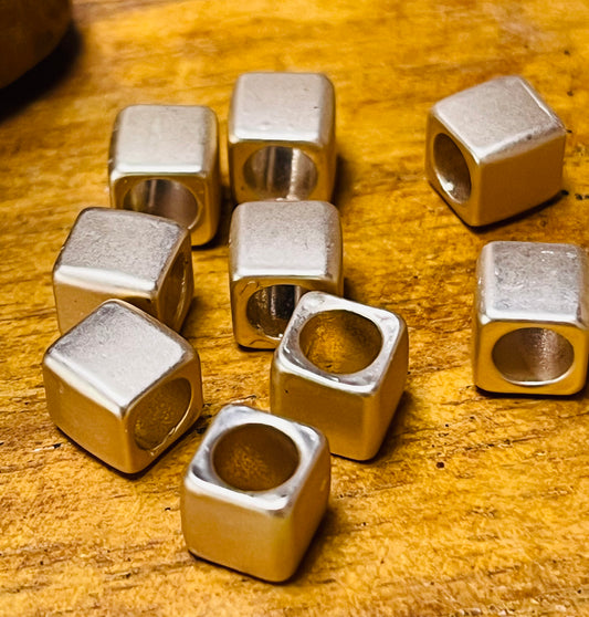 SPACER CUBE GP 18KT 6X6MM