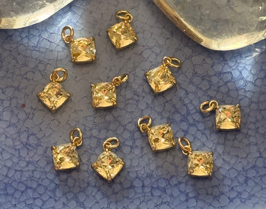 CHARM YELLOW CRYSTAL RHOMBUS GP 18KT 10X8MM  1 PC