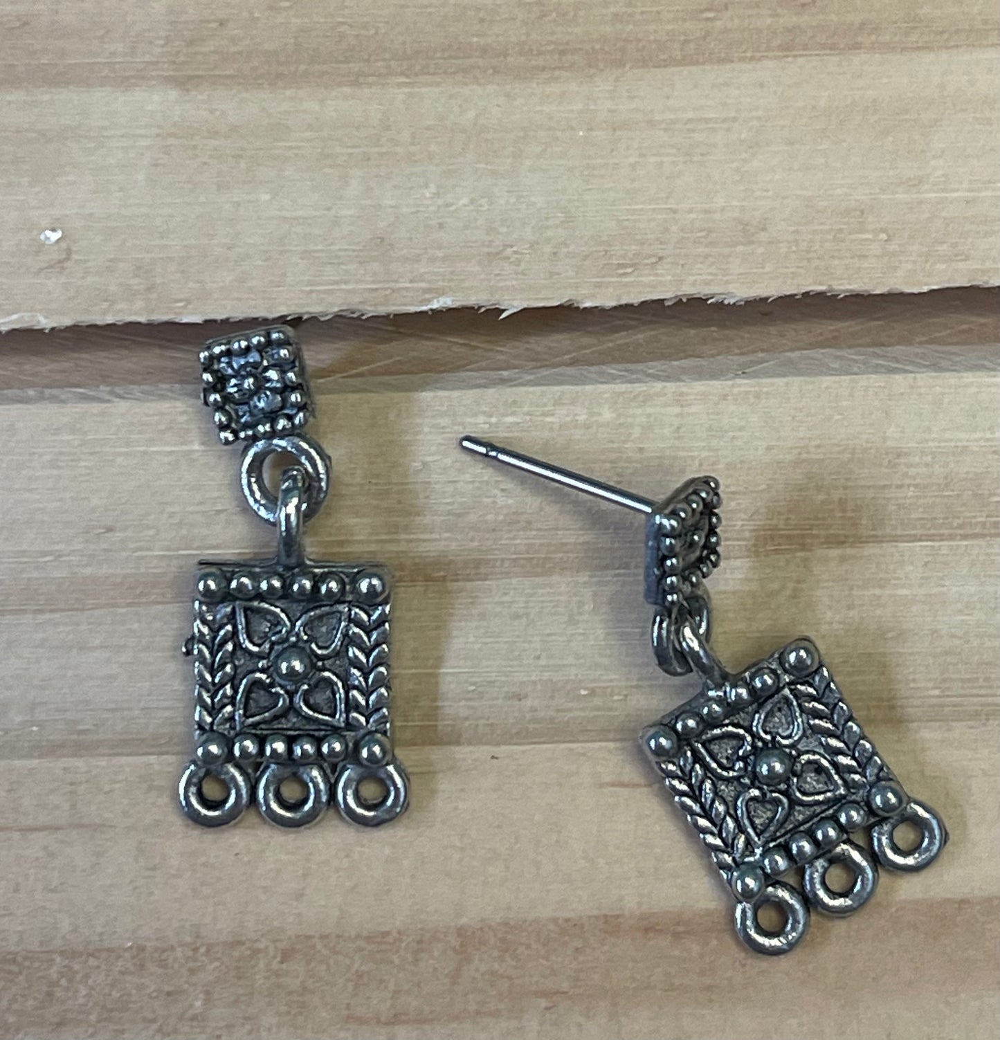 Stud earring pewter square with 3 loops 1 set