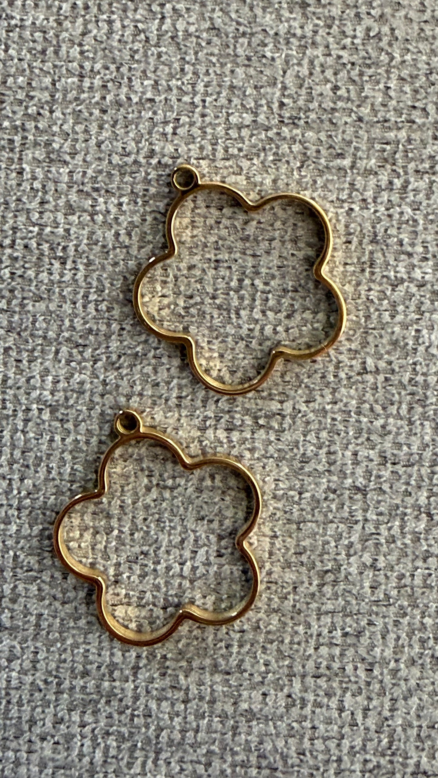 BEZEL PENDANT FLOWER 5 PETALS 30 MM 2PC