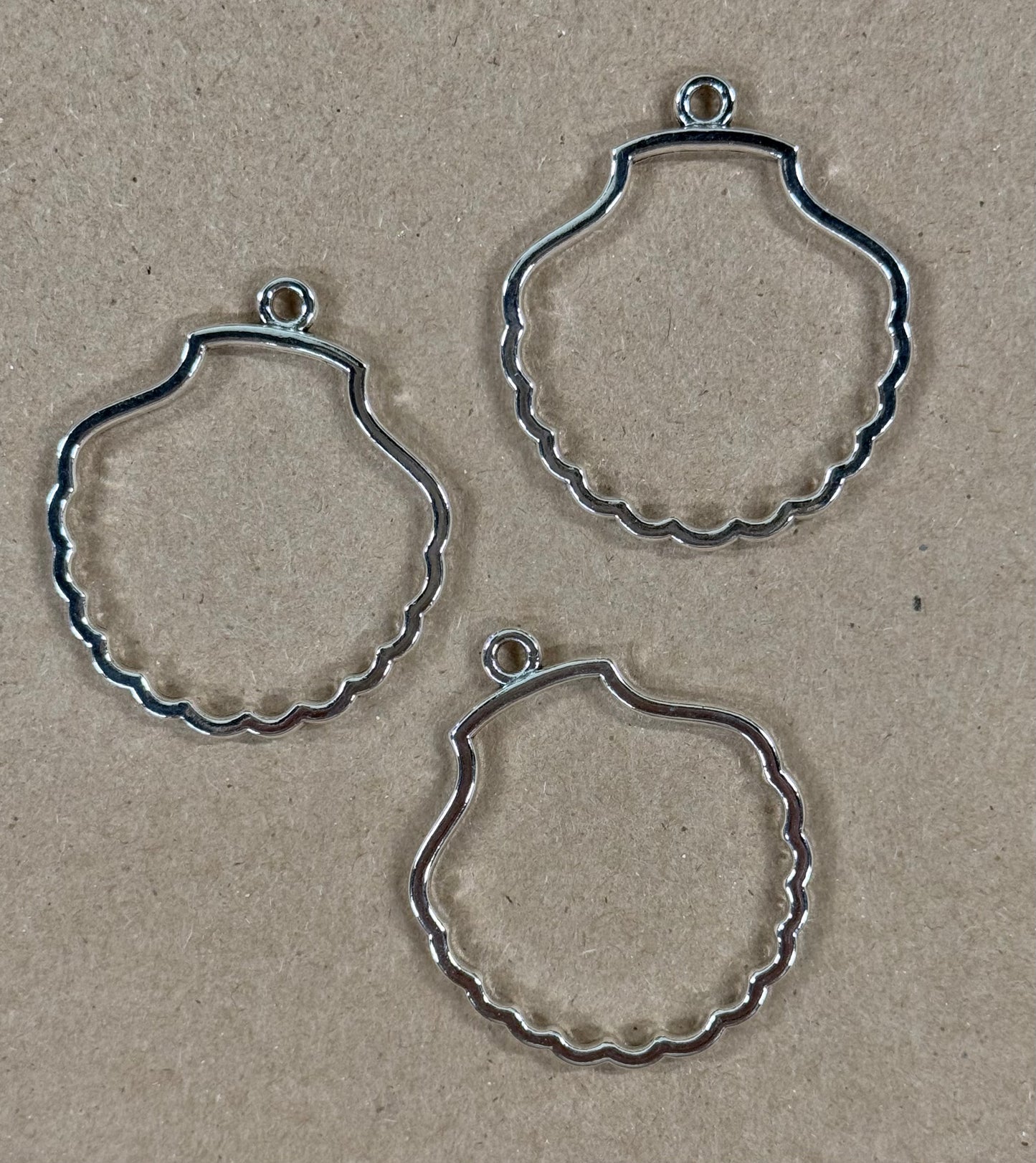 PENDANT BEZEL SHELL PLATINUM 44X39MM  1 PC