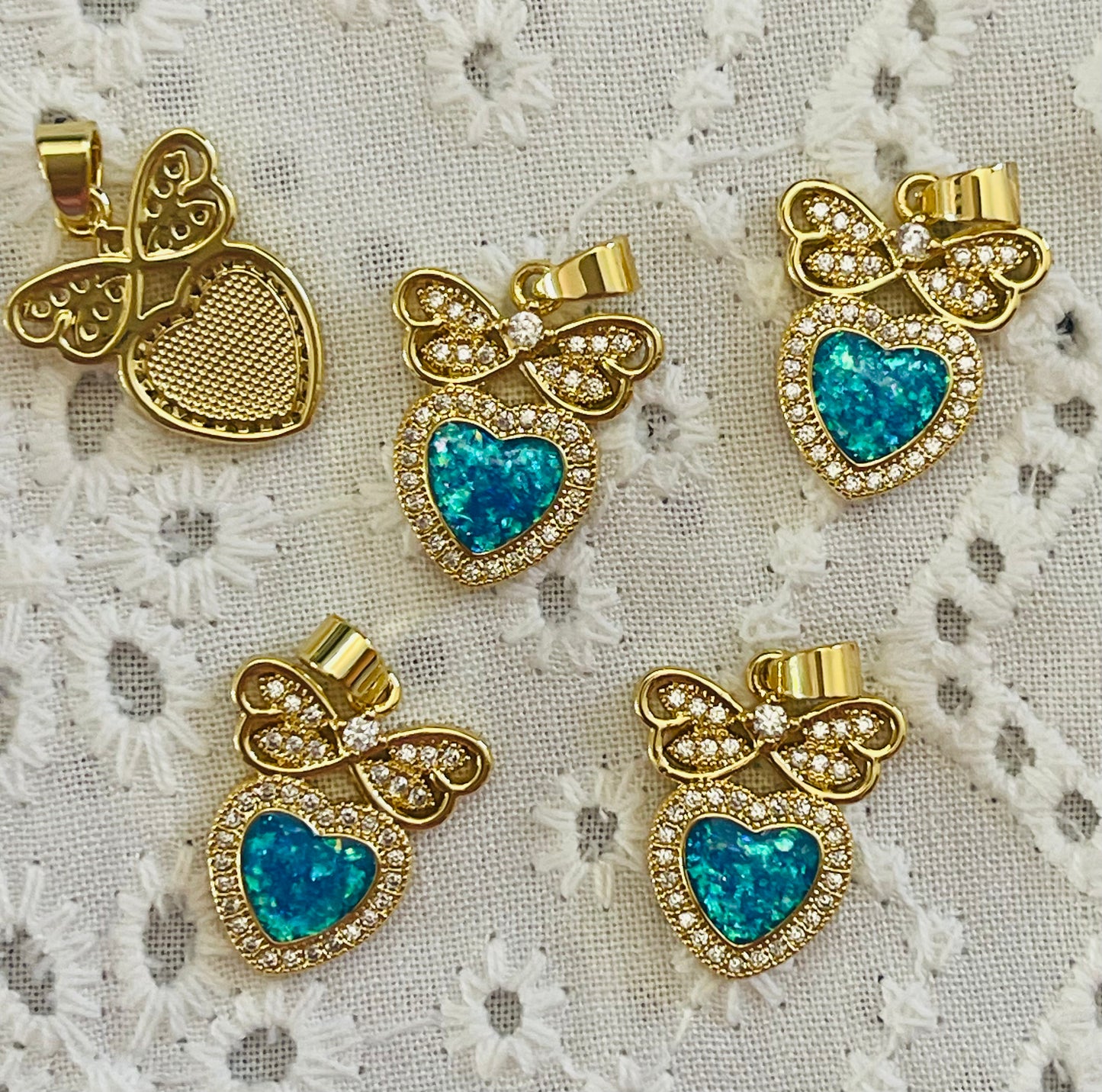 HEART PENDANT WITH SYNTHETIC OPAL CENTER GOLD PLATE 18 KT 1 PC