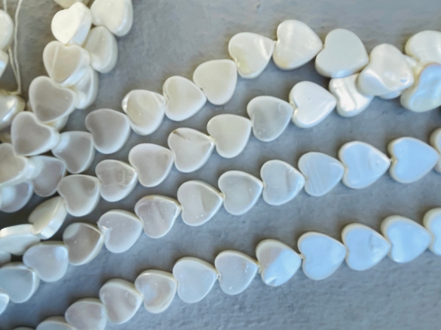 MOTHER OF PEARL HEART 10X10 MM 1 STRAND ABOUT 38 PCS