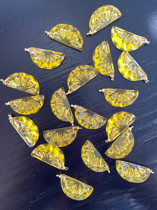 PENDANT RESIN LEMON GOLD PLATE 32MM 2PC