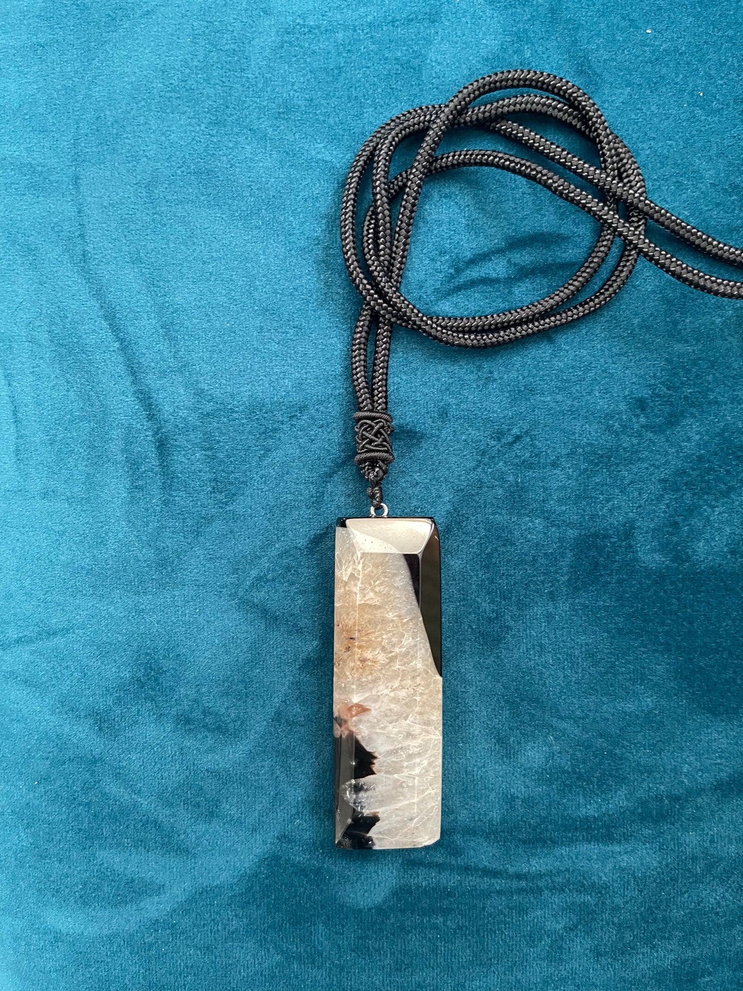 PENDANT BLACK AGATE WITH CORD 26-29 INCHES 1 PC