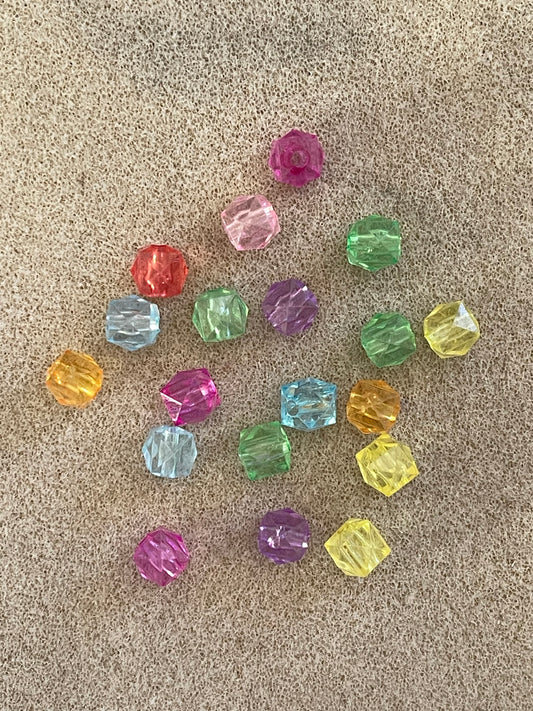 CUBE BEAD FACETED MIX ACRYLIC 9MM HOLE 2.5 MM 20 PC