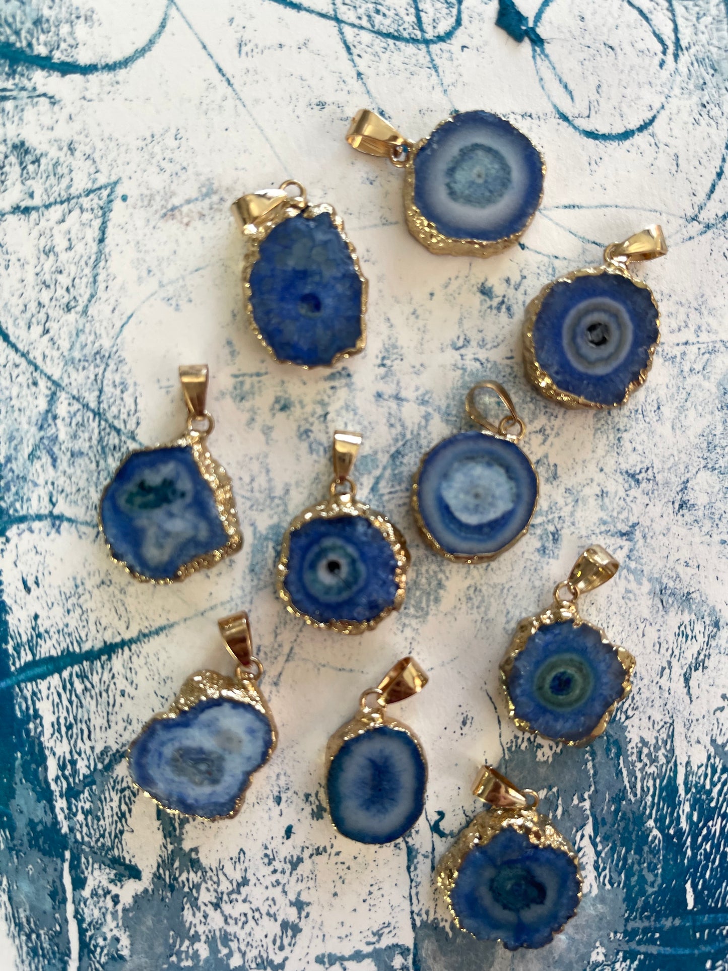 PENDANT DRUZY AGATE ROYAL BLUE GOLD EDGE 22-33 MM 1 PC