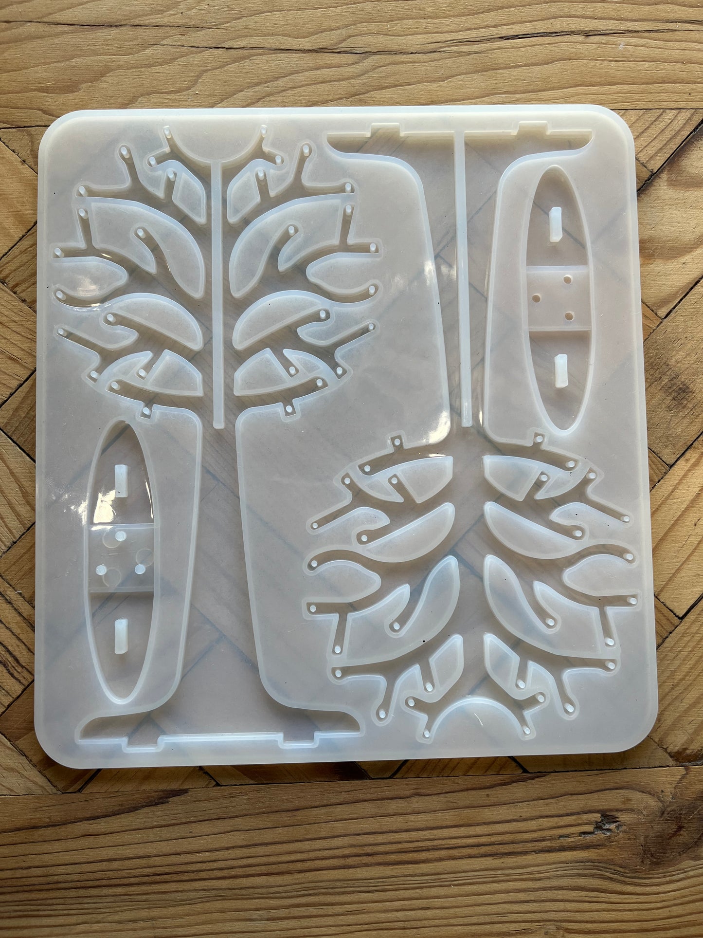 MOLD RESIN TREE DISPLAY