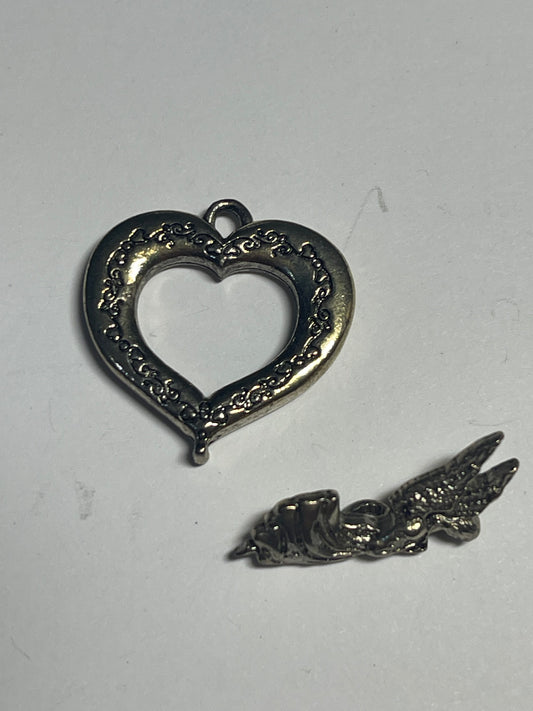 TOGGLE PEWTER HEART WITH ANGEL 1 pc