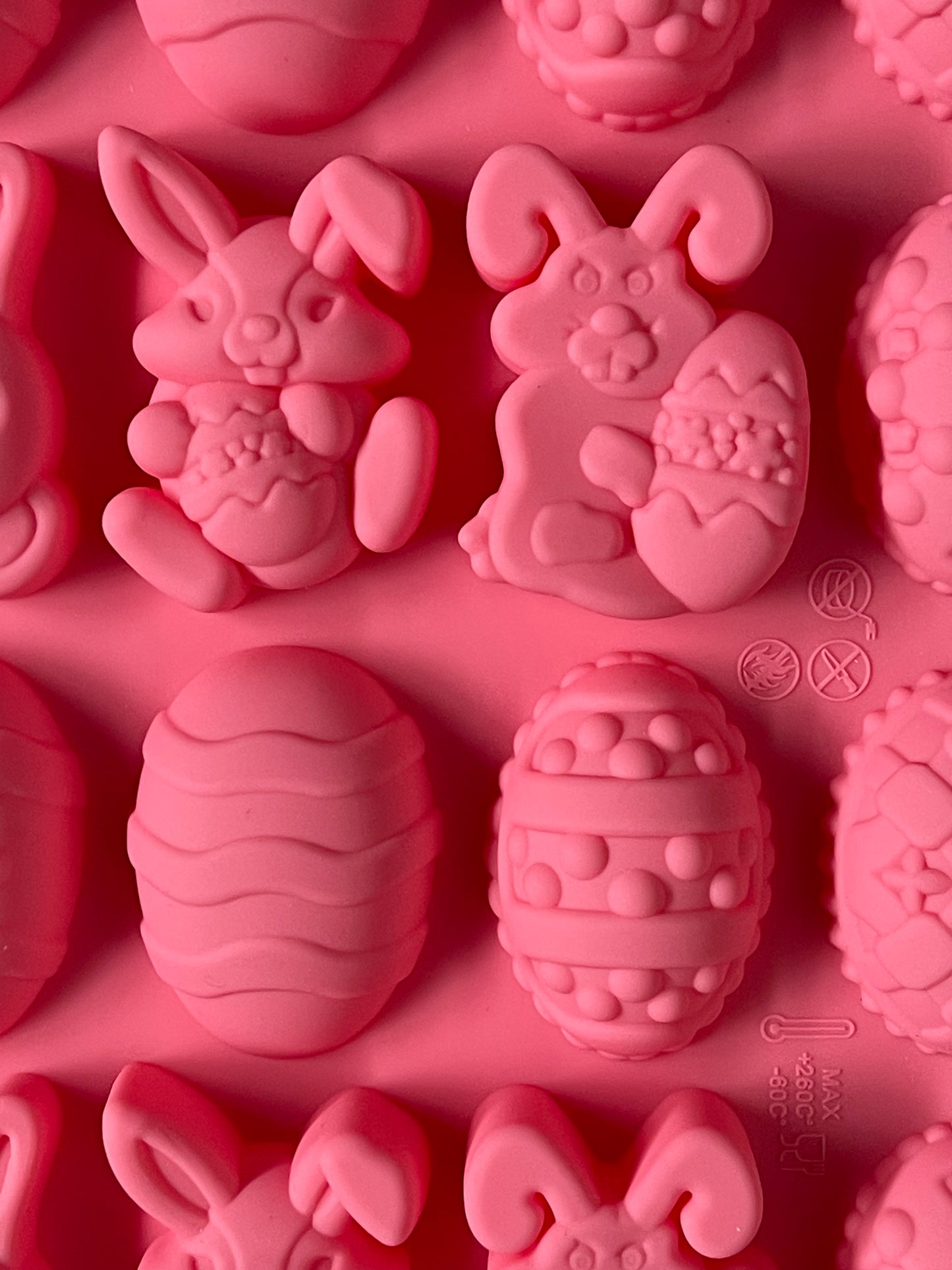 EGG MOLD BUNNY 16 CAVITIES