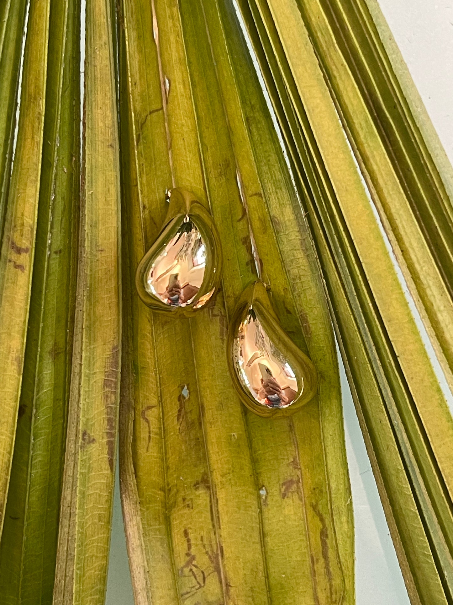 STUD EARRING GOLD PLATE 18 KT CHUNKY TEARDROP