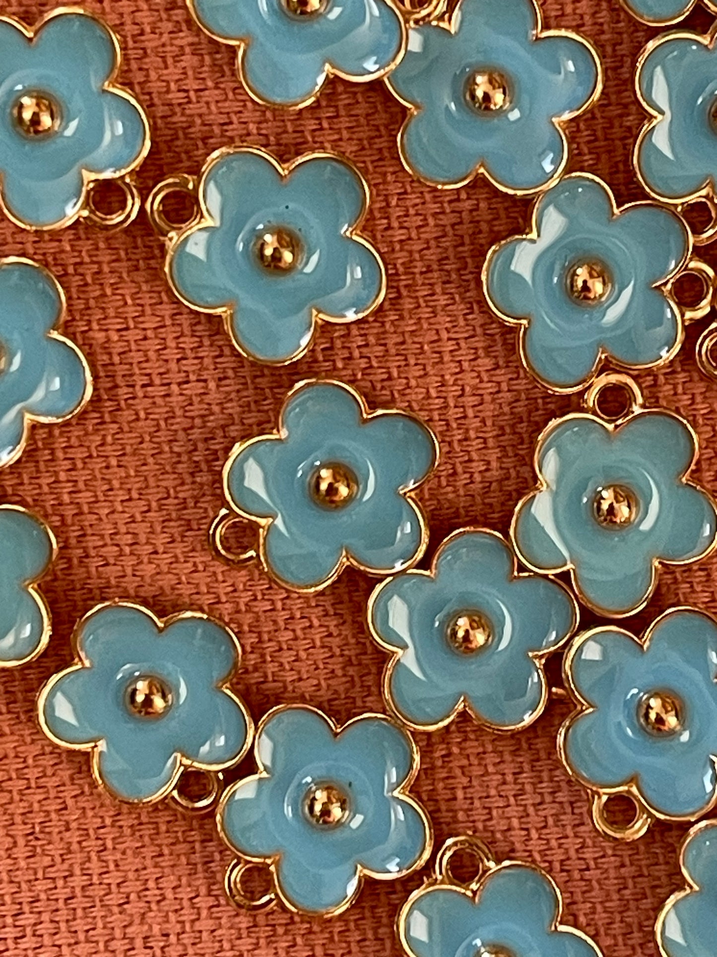 CHARM ENAMEL FLOWER 13 MM 20PC 2 COLORS