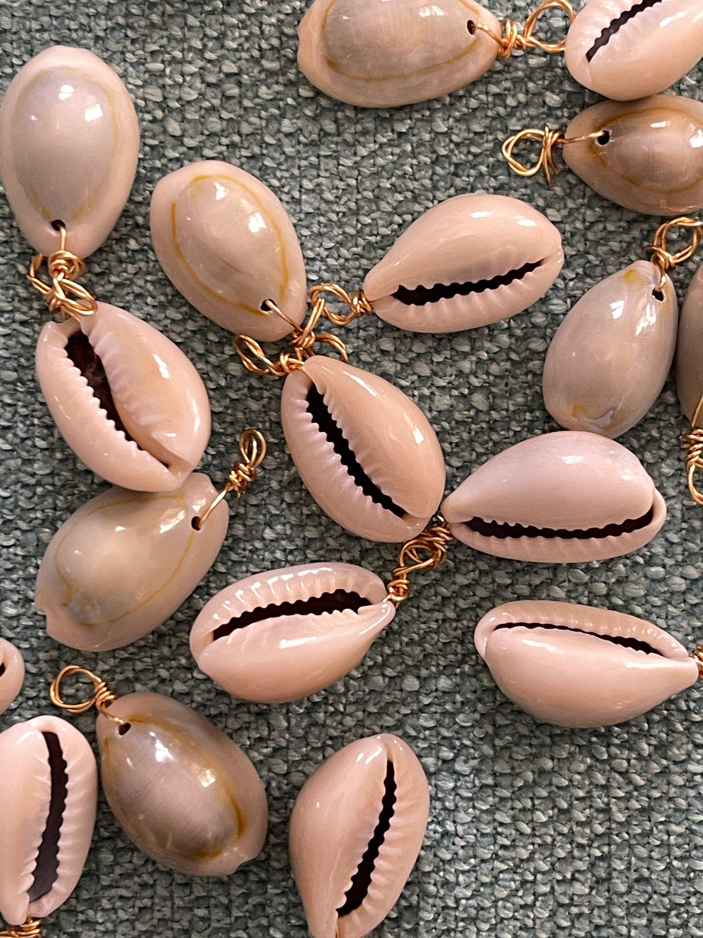 Pendant cowrie shell gold plate 18kt 28mm 20 pc