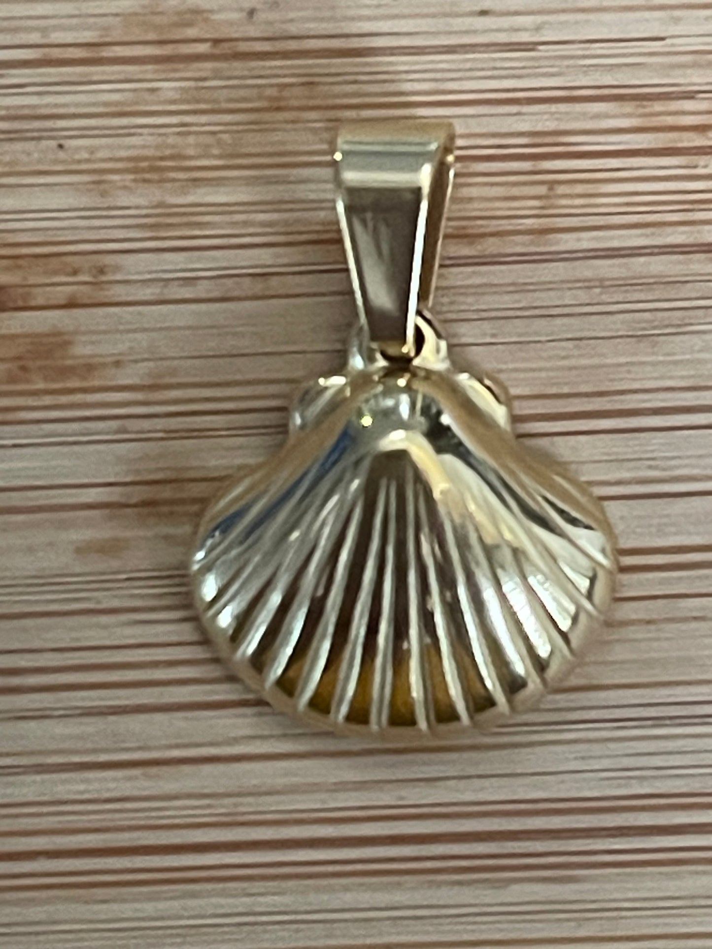 PENDANT SHELL STAINLESS STEEL GOLD PALTE 16X15MM 1PC