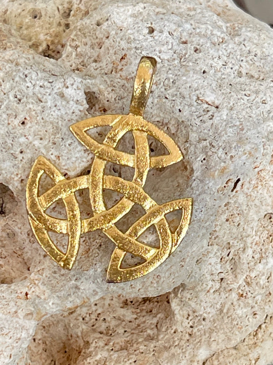 PENDANT SCROLL EYES MATTE GOLD 35X25MM 1 PC