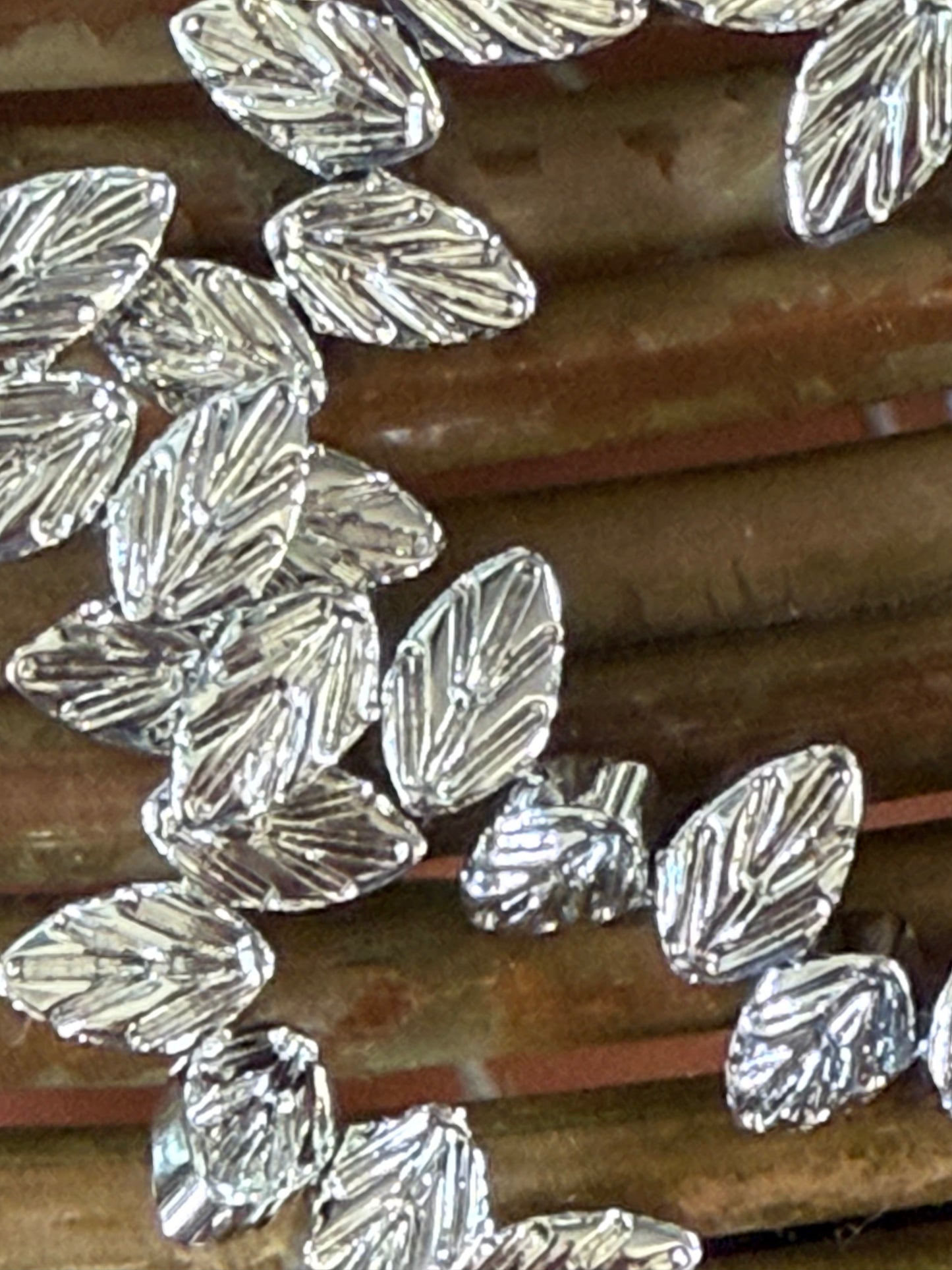 GLASS LEAF PLATINUM ELECTROPLATE 1 STRAND