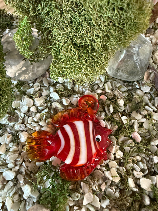 LAMPWORK  GLASS RED FISH PENDANT 32MM 1 PC