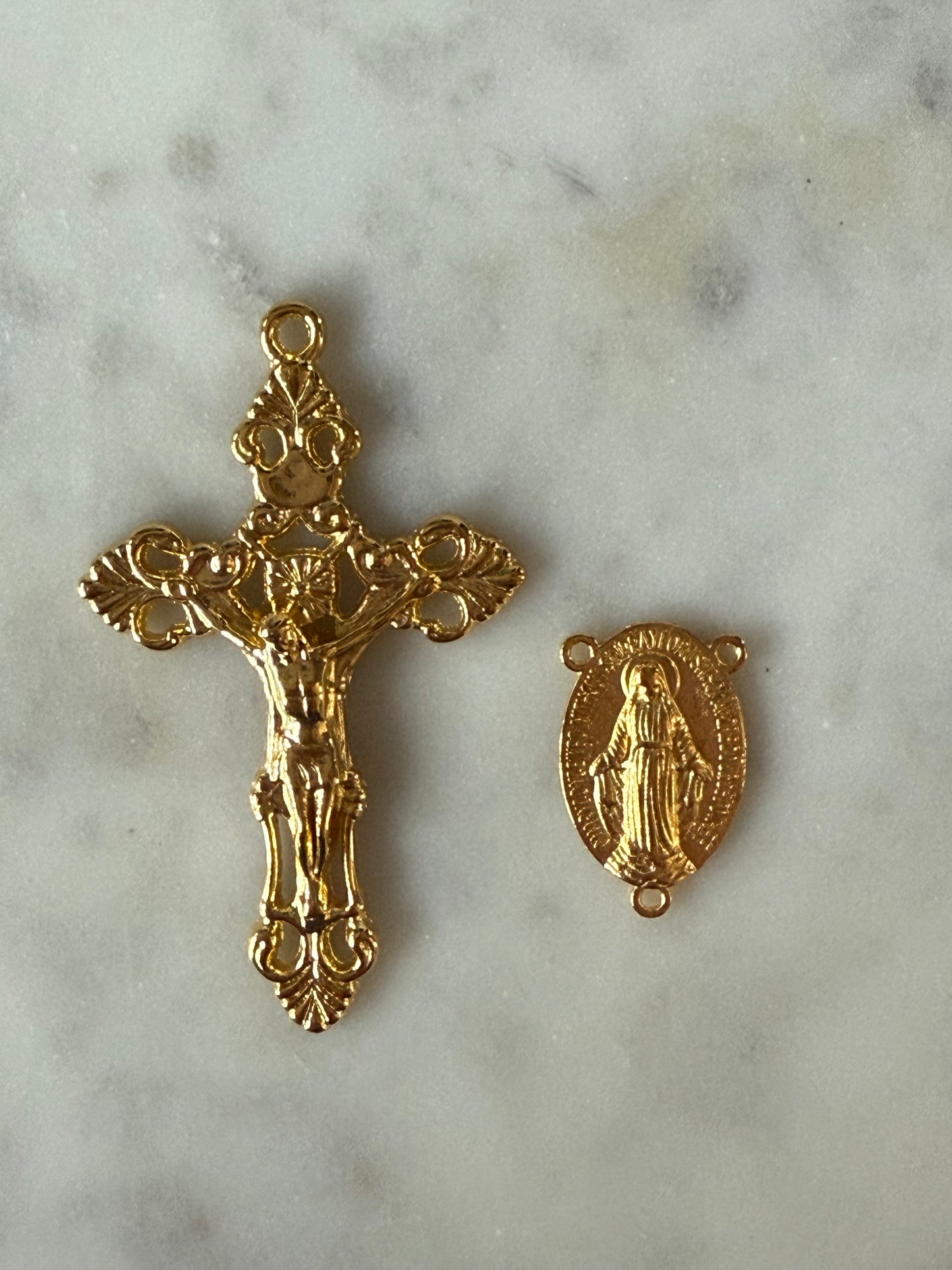 ROSARY CROSS & CENTER GOLD PLATE MEDIUM 1 SET
