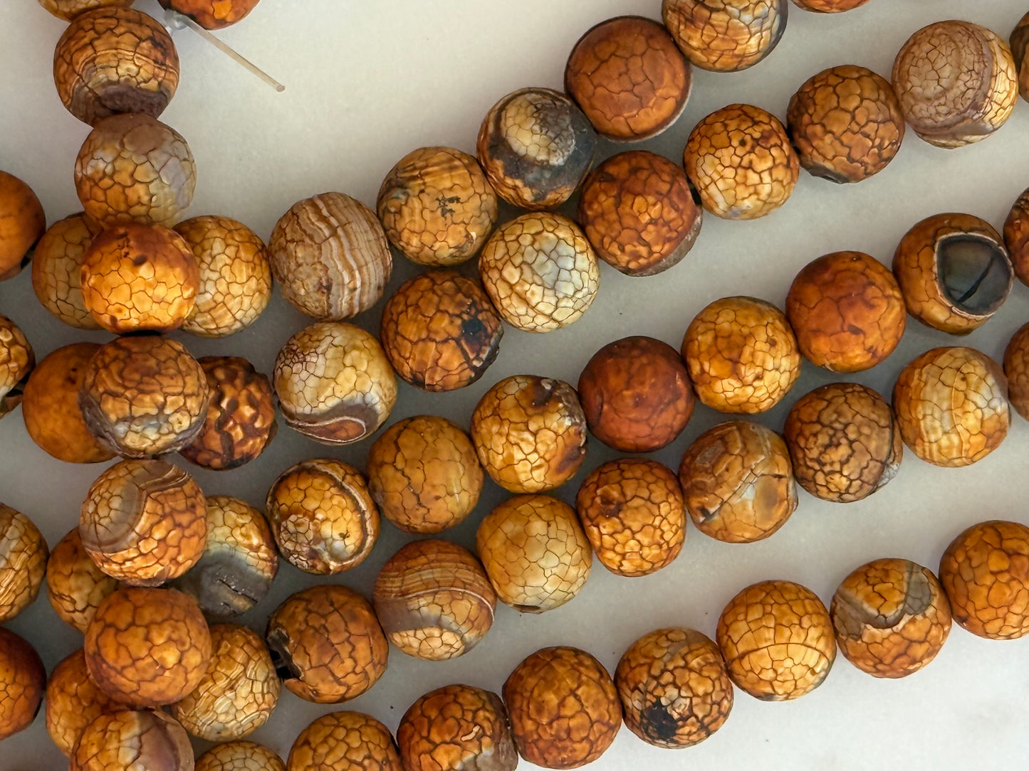 DRAGON VEINS AGATE 8.5MM ROUND FROSTED PERU COLOR 1 STRAND van