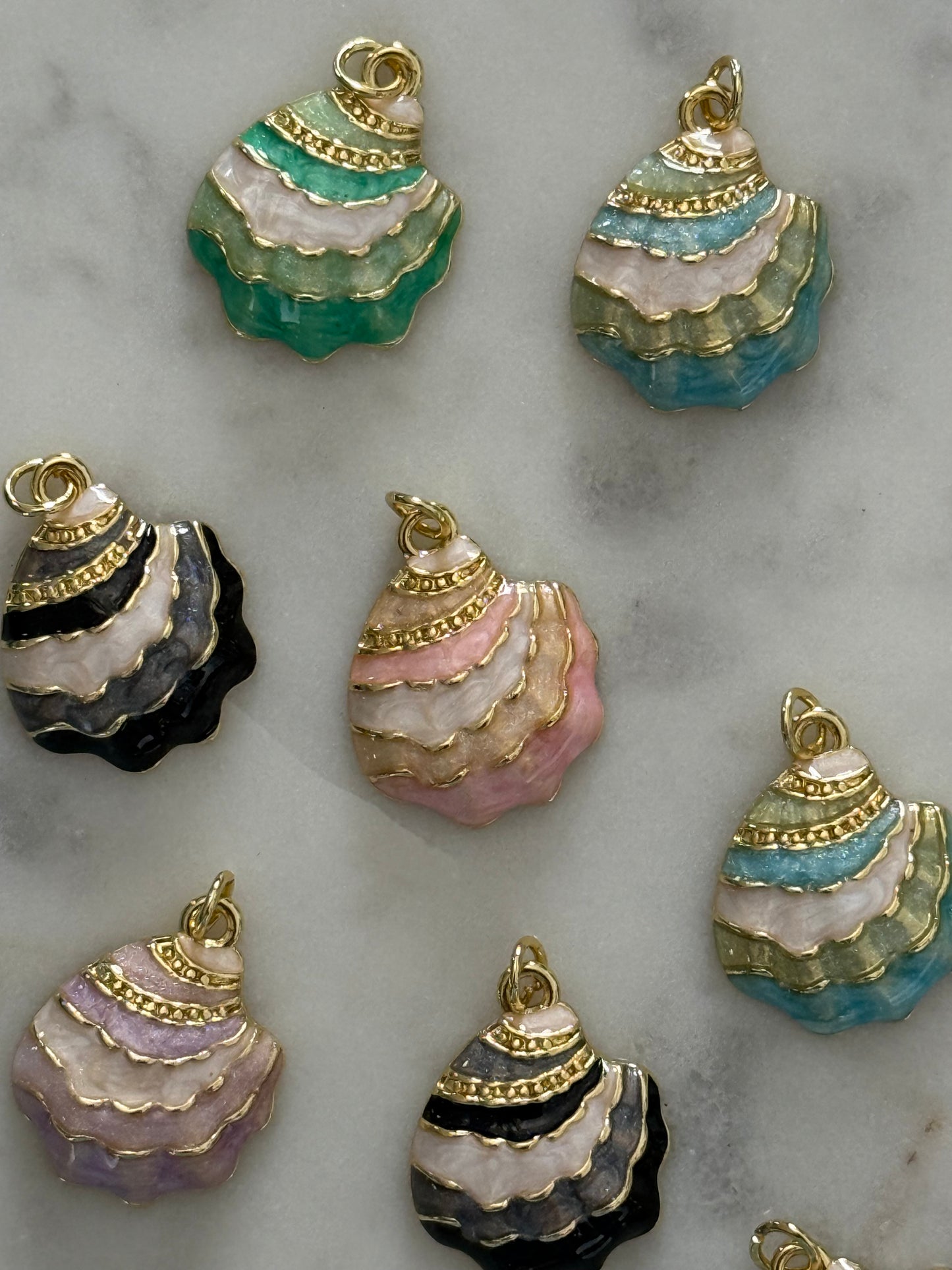 PENDANT SHELL GOLD PLATE ENAMEL MIXED COLORS 1 PC