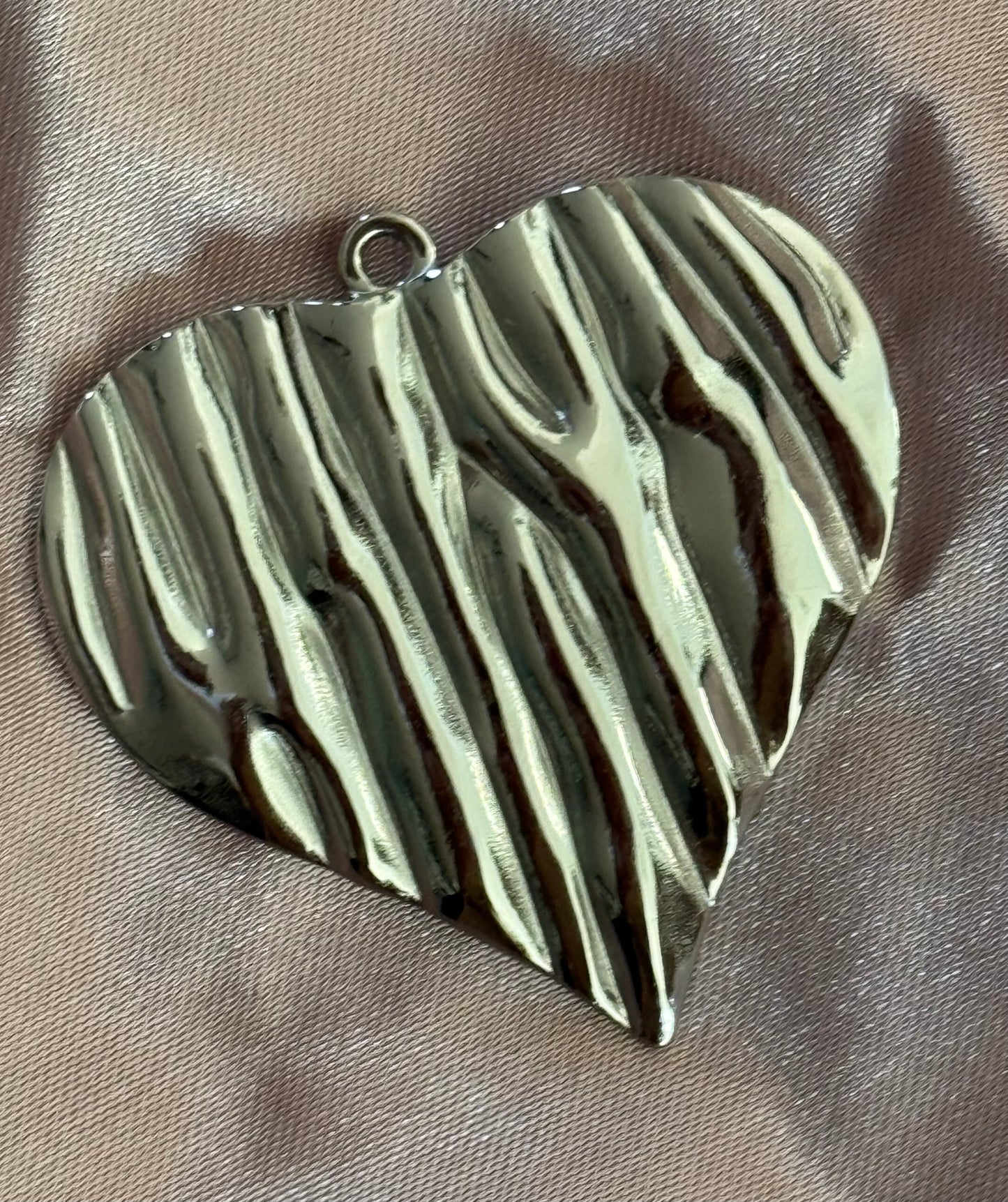 PENDANT HEART TEXTURED STAINLESS STEEL 39MM 2 COLORS  1 PC