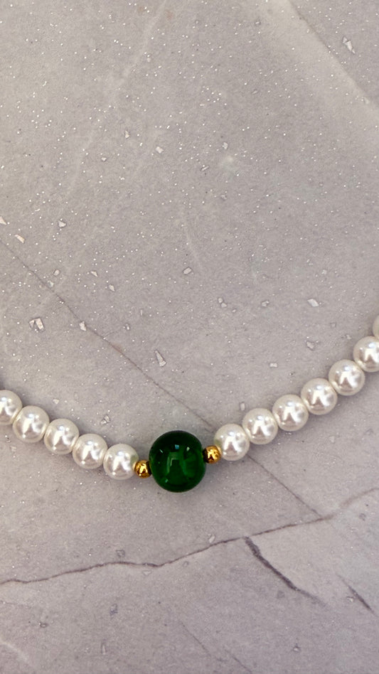 NECKLACE JAPANESE PEARLS  14 INCHES WITH GREEN JADE CENTER PIECE