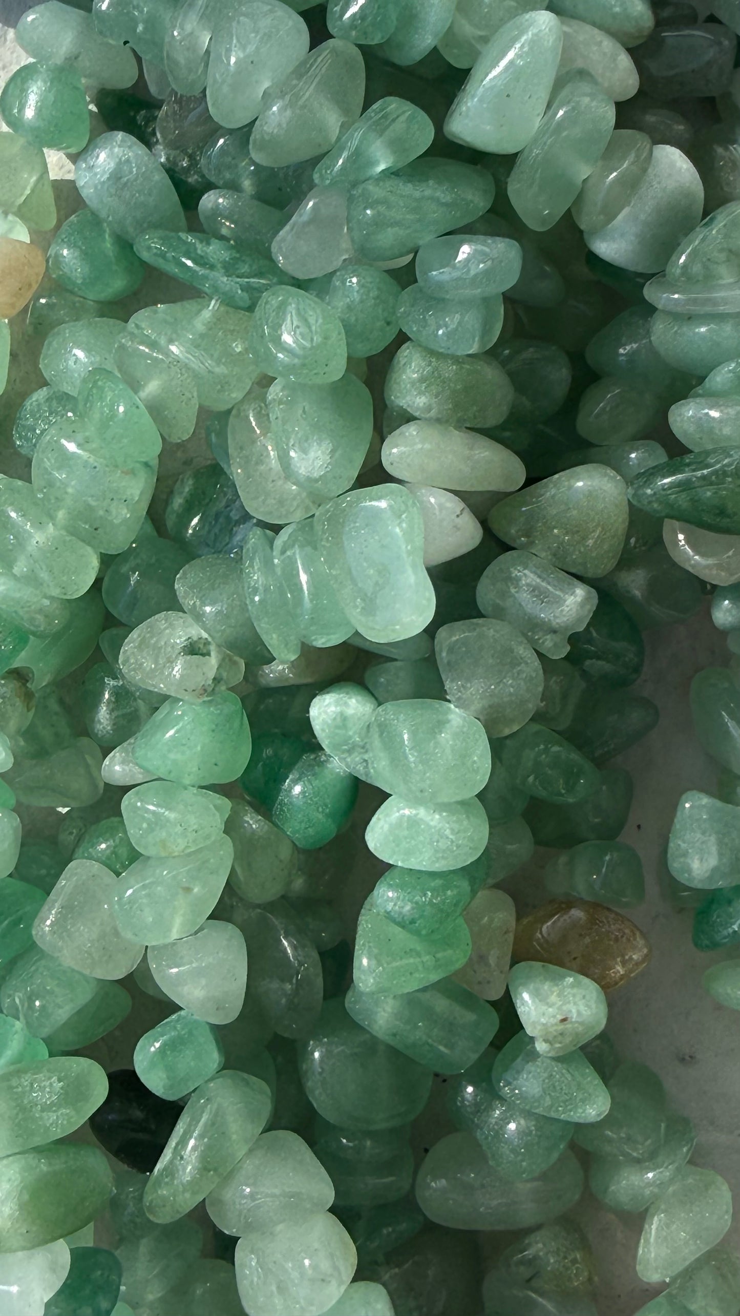 GEMSTONE CHIPS GREEN AVENTURINE 1 STRAND