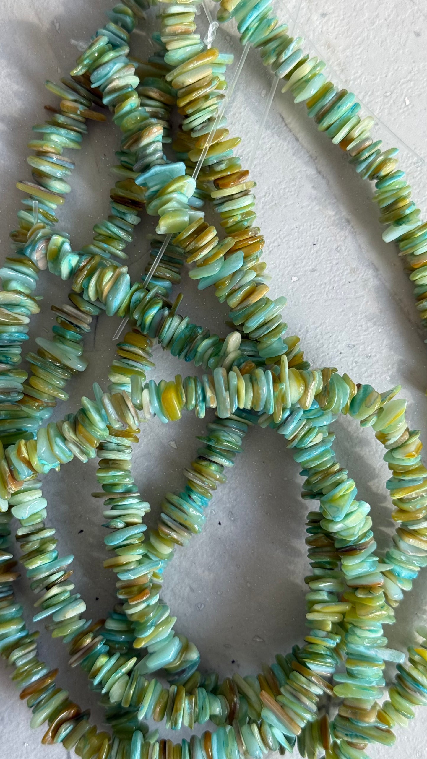 SHELL CHIPS YELLOW GREEN 1 STRAND