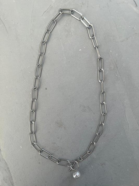 NECKLACE STAINLESS STEEL PAPERCLIP TOGGLE CLASP AND PEARL 1 PC