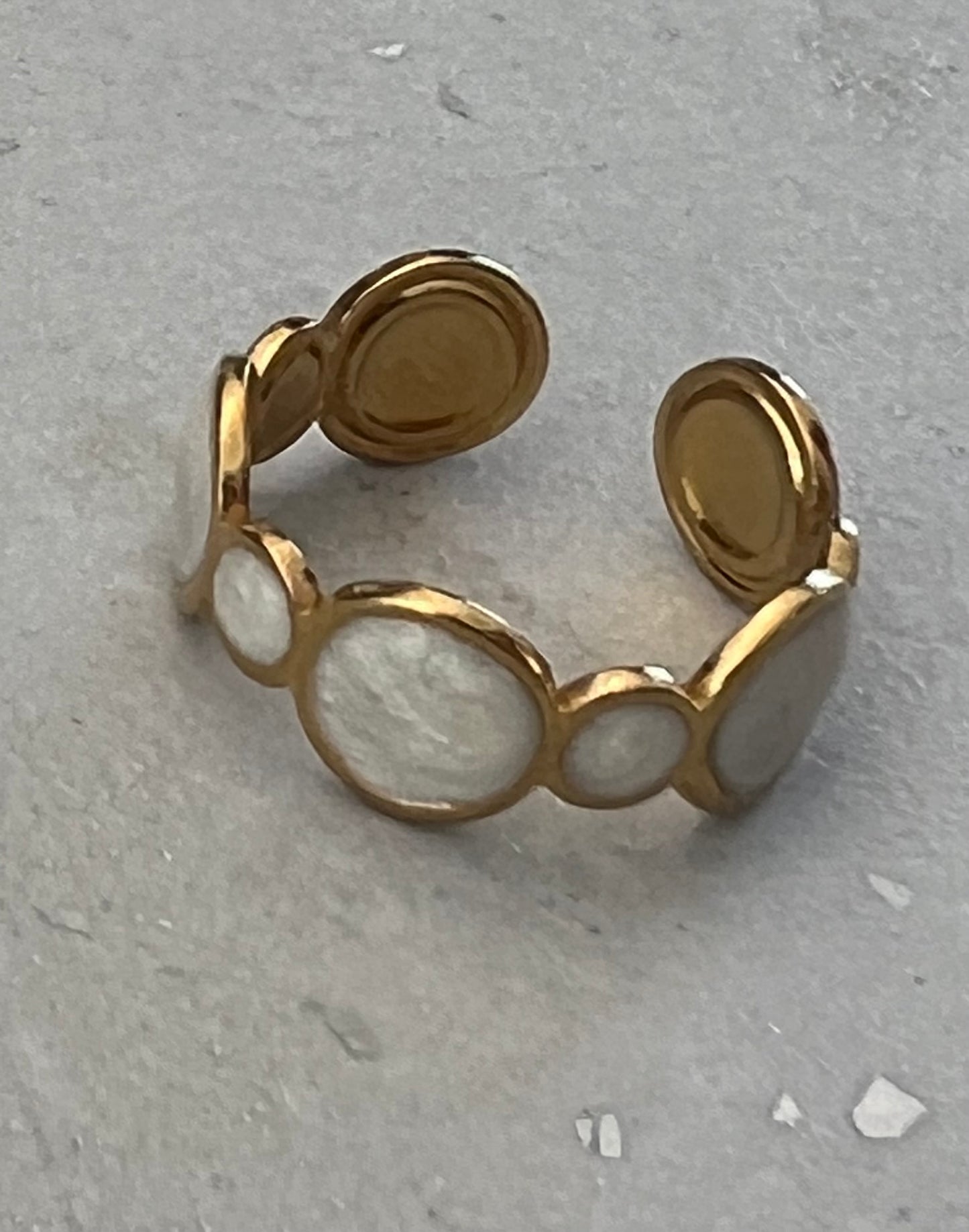 RING ADJUSTABLE MOTHER OF PEARL CIRCLE INLAYS