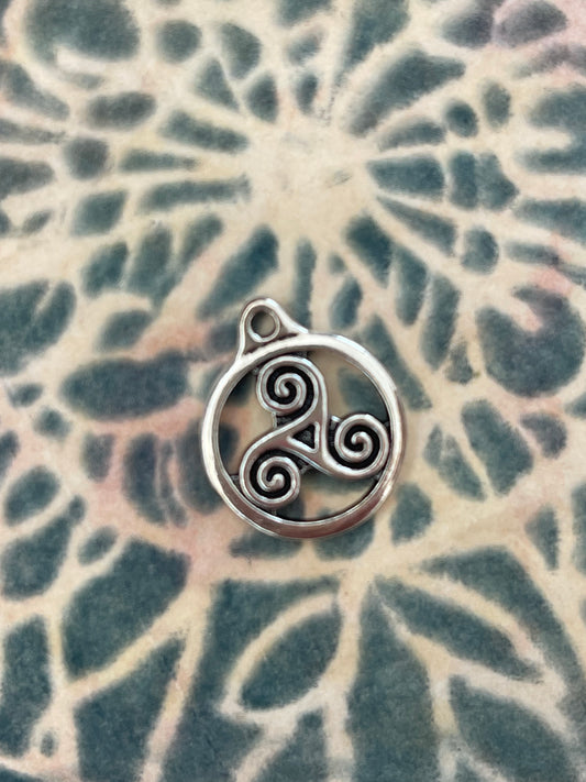 PENDANT CIRCLE 15mm ORIENTAL SYMBOL ANTIQUE SILVER 1PC