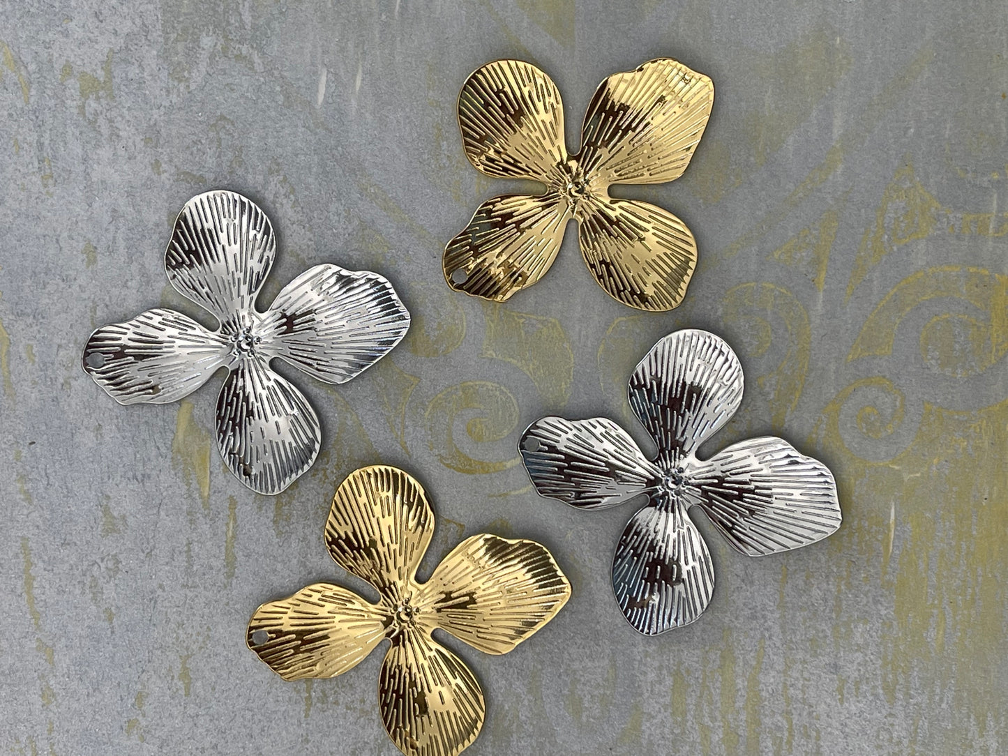 PENDANT FLOWER 4 PETALS STAINLESS STEEL GOLD PLATE 18KT  OR SILVER 2 PC