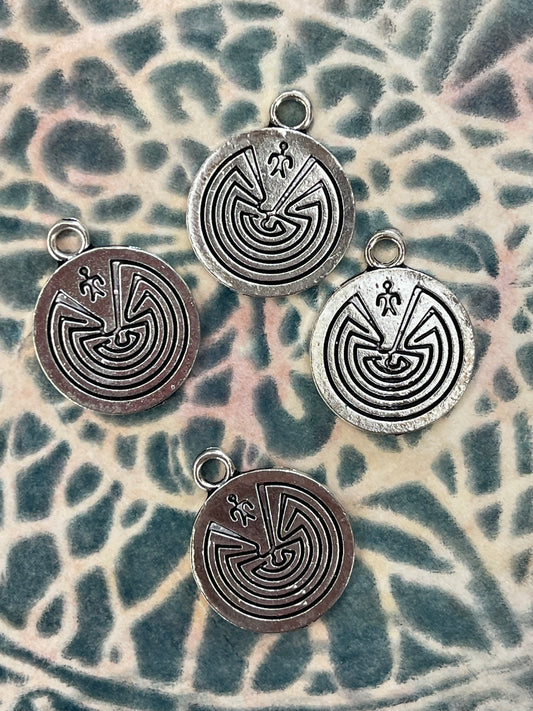 CHARM MAN IN MAZE PLATA ANTIGUA 15MM 4 PC