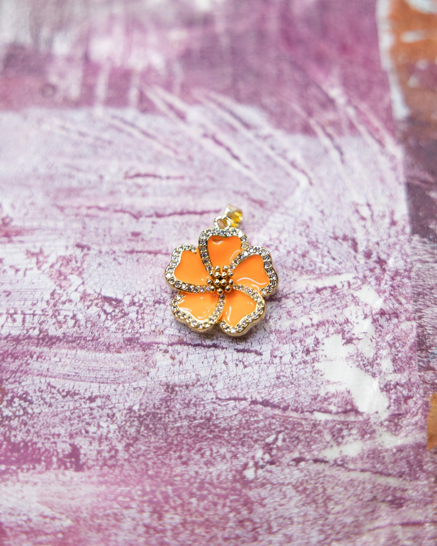 CHARM HIBISCUS ENAMEL PAVE GP 18KT