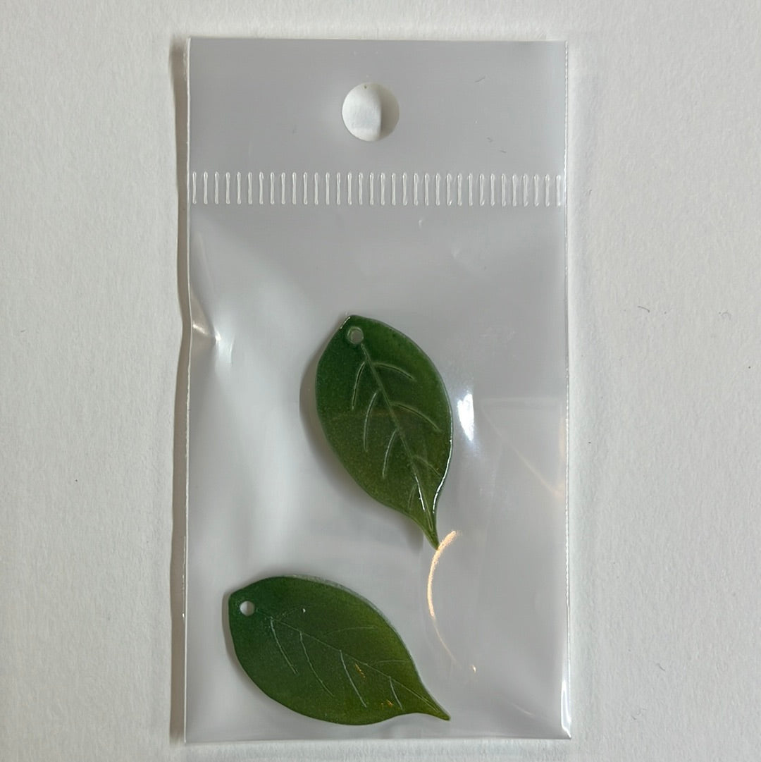 PENDANT RESIN LEAF OLIVE 26MM