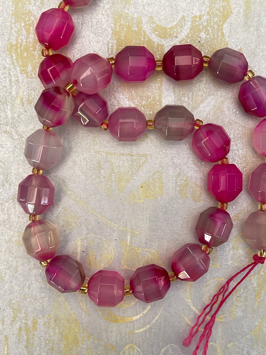 AGATE 10MM PRISM CUT FUCSHIA 1 STRAND