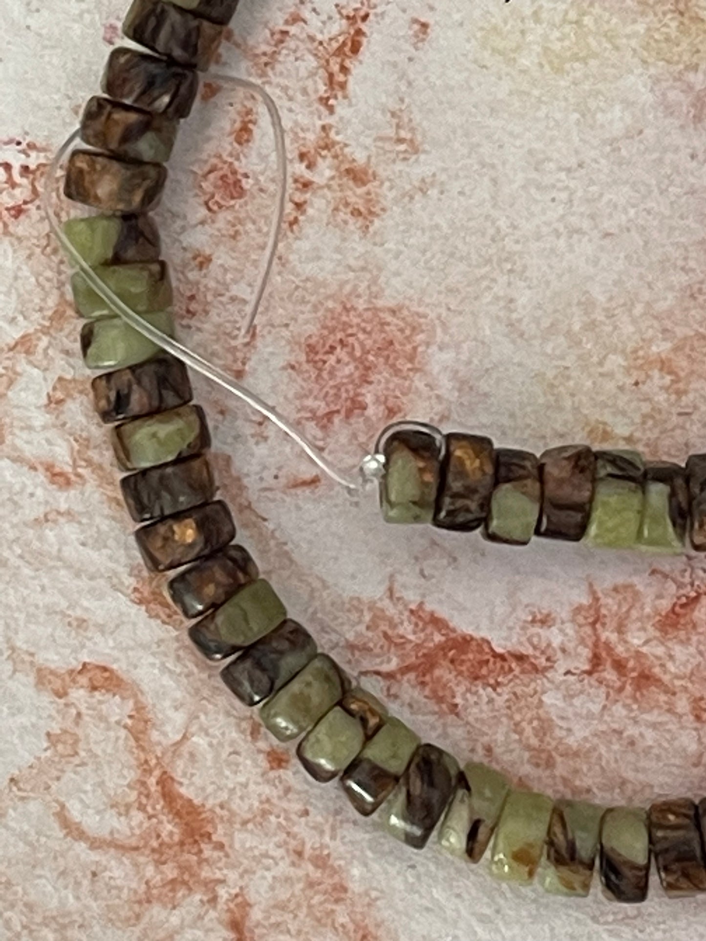 BRONZITE HEISHI WITH PERIDOT 4.5MM  1 STRAND